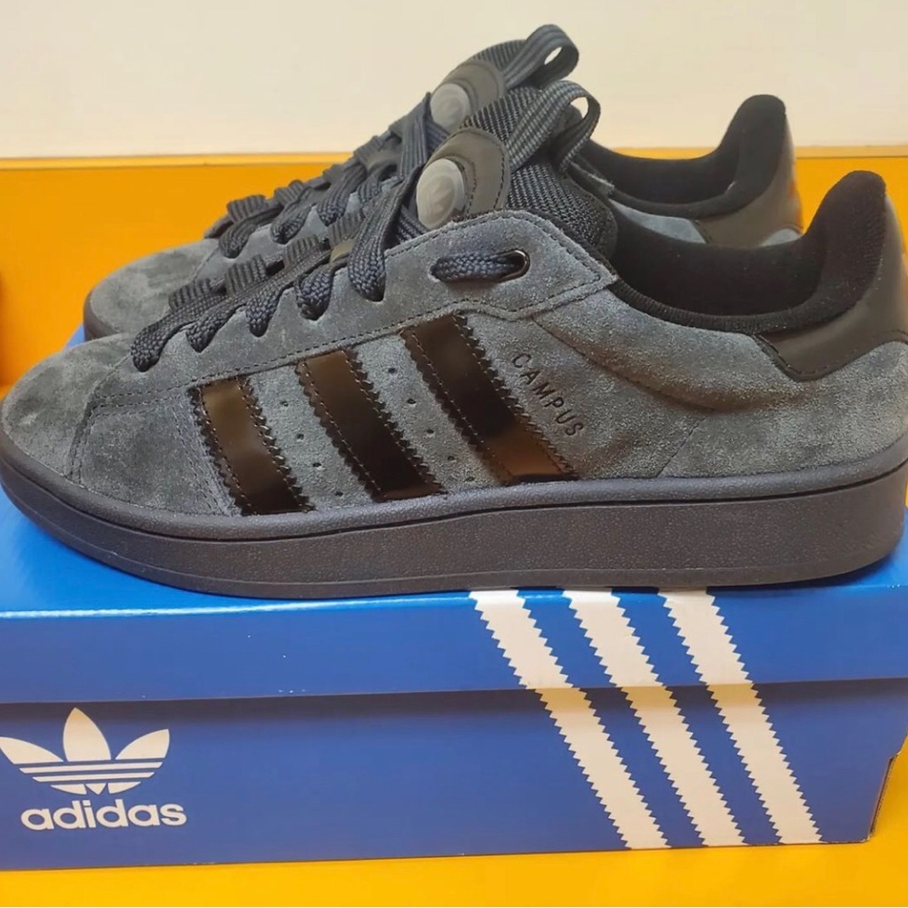Brand new dead stock adidas campus